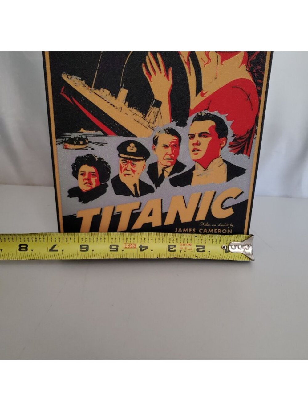 Titanic Movie Poster LED Light Box – Retro Film Decor & USB Powered Sign - Picture 6 of 7